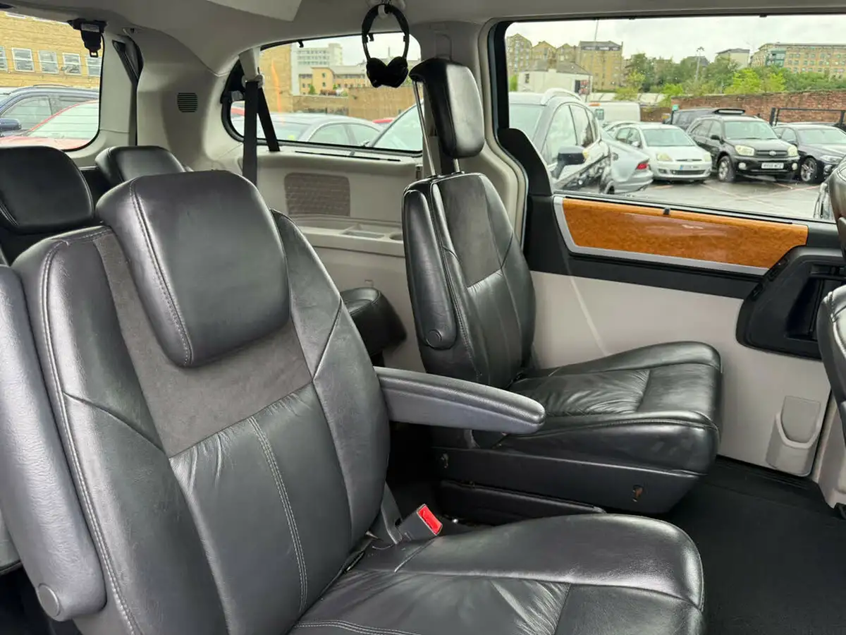 2008-chrysler-grand-voyager-28td-limited-big-10