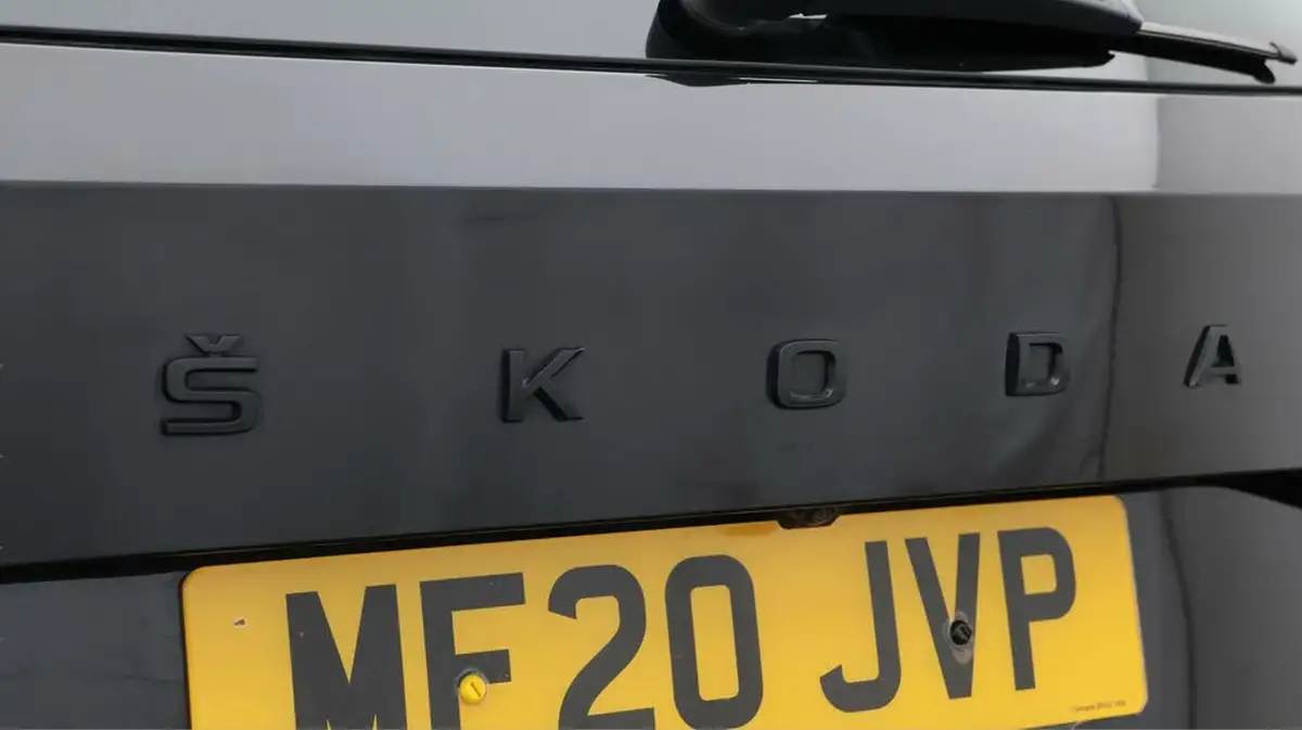 2020-skoda-karoq-15-tsi-sportline-dsg-big-24