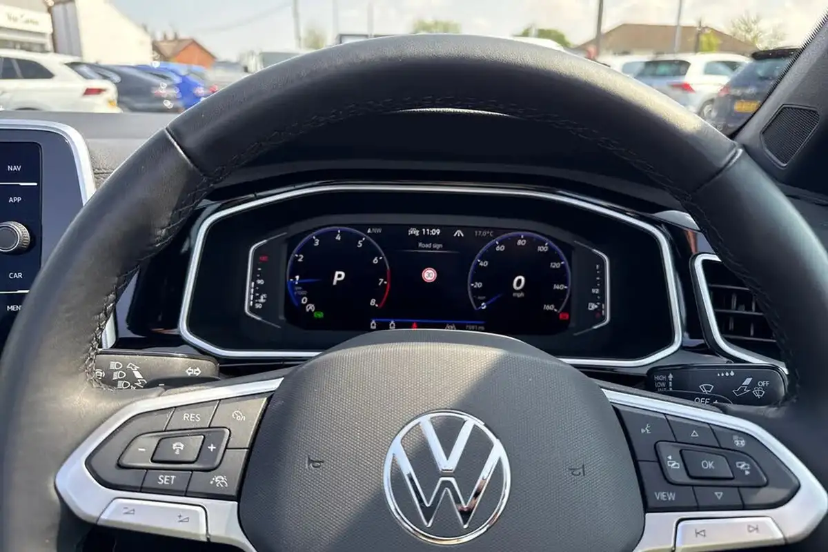 2024-volkswagen-t-roc-15-tsi-r-line-convertible-2d-dsg-big-33