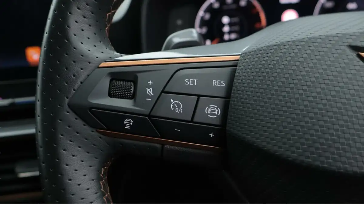 2023-cupra-leon-nf-15-etsi-v1-estate-big-23