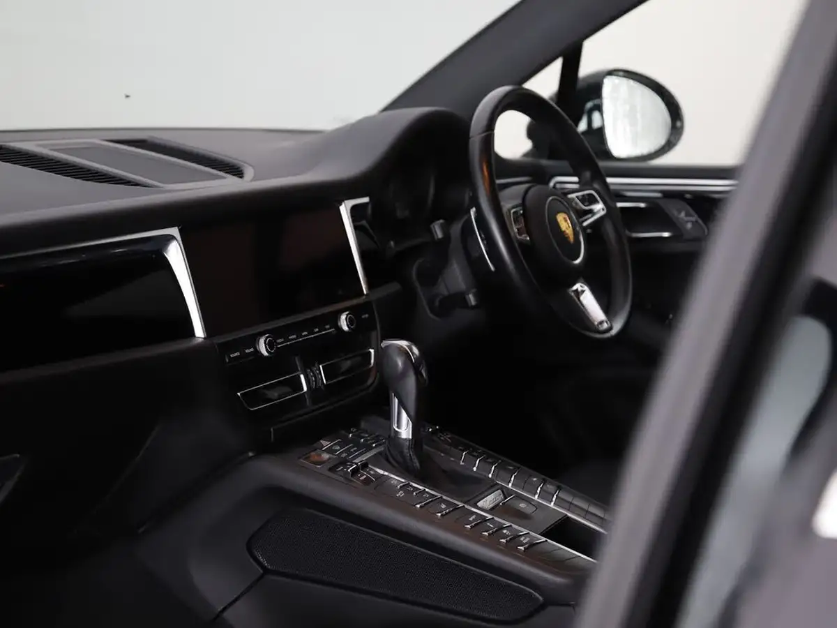 2021-porsche-macan-30-s-big-16