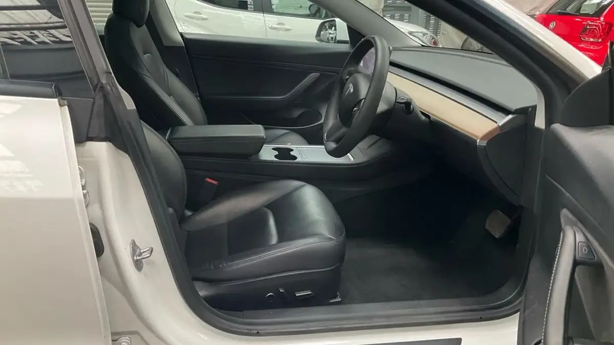 2020-tesla-model-3-e-standard-plus-big-2