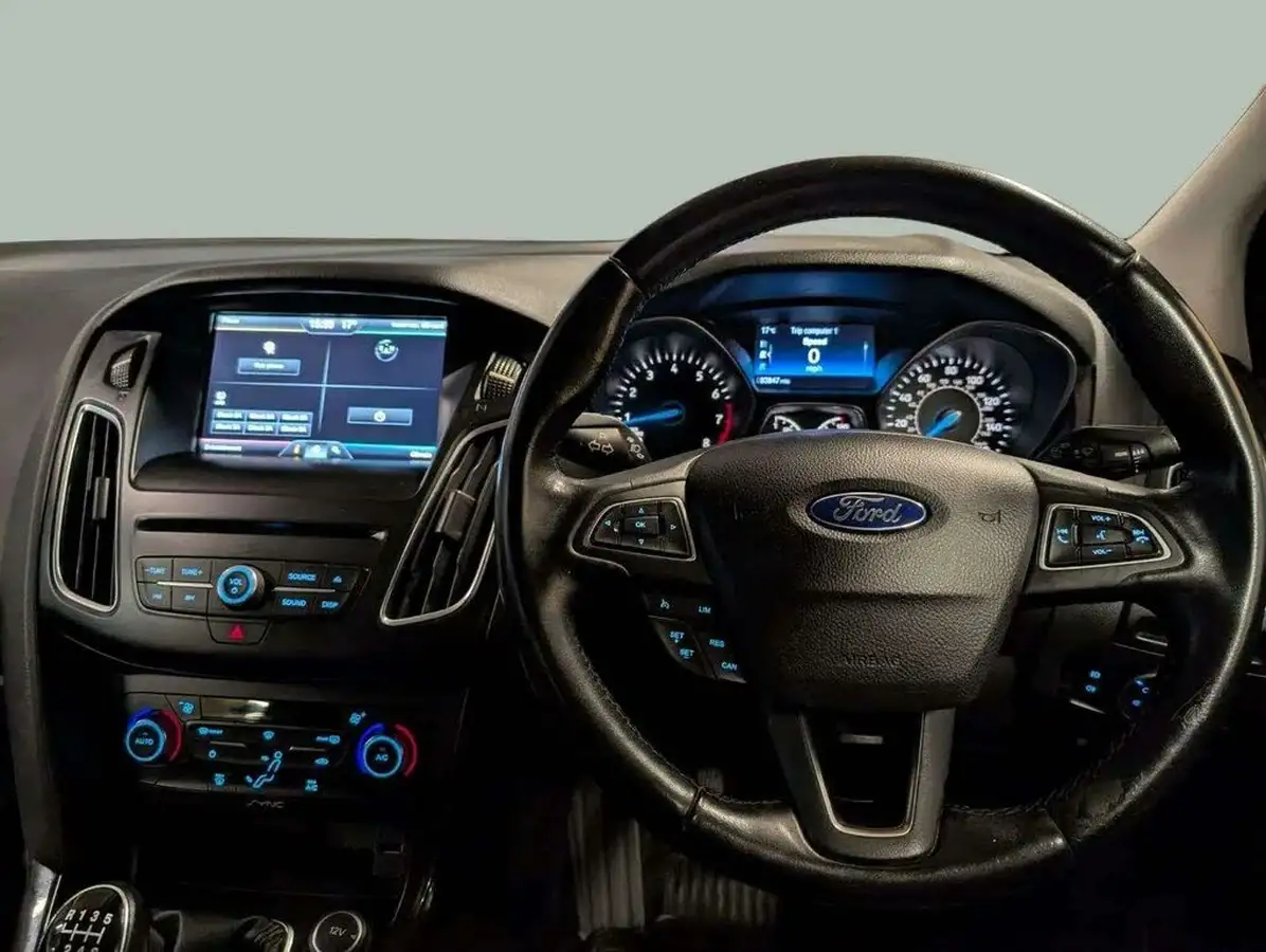 2015-ford-focus-10-titanium-t-125ps-hatchback-big-31