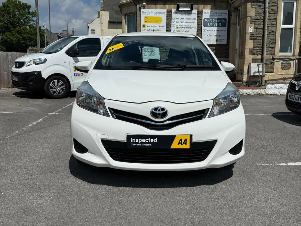 2012-toyota-yaris-133-tr-vvt-i-5d-big-8