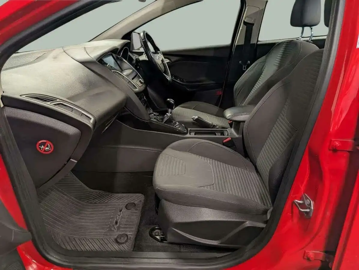 2015-ford-focus-10-titanium-t-125ps-hatchback-big-7