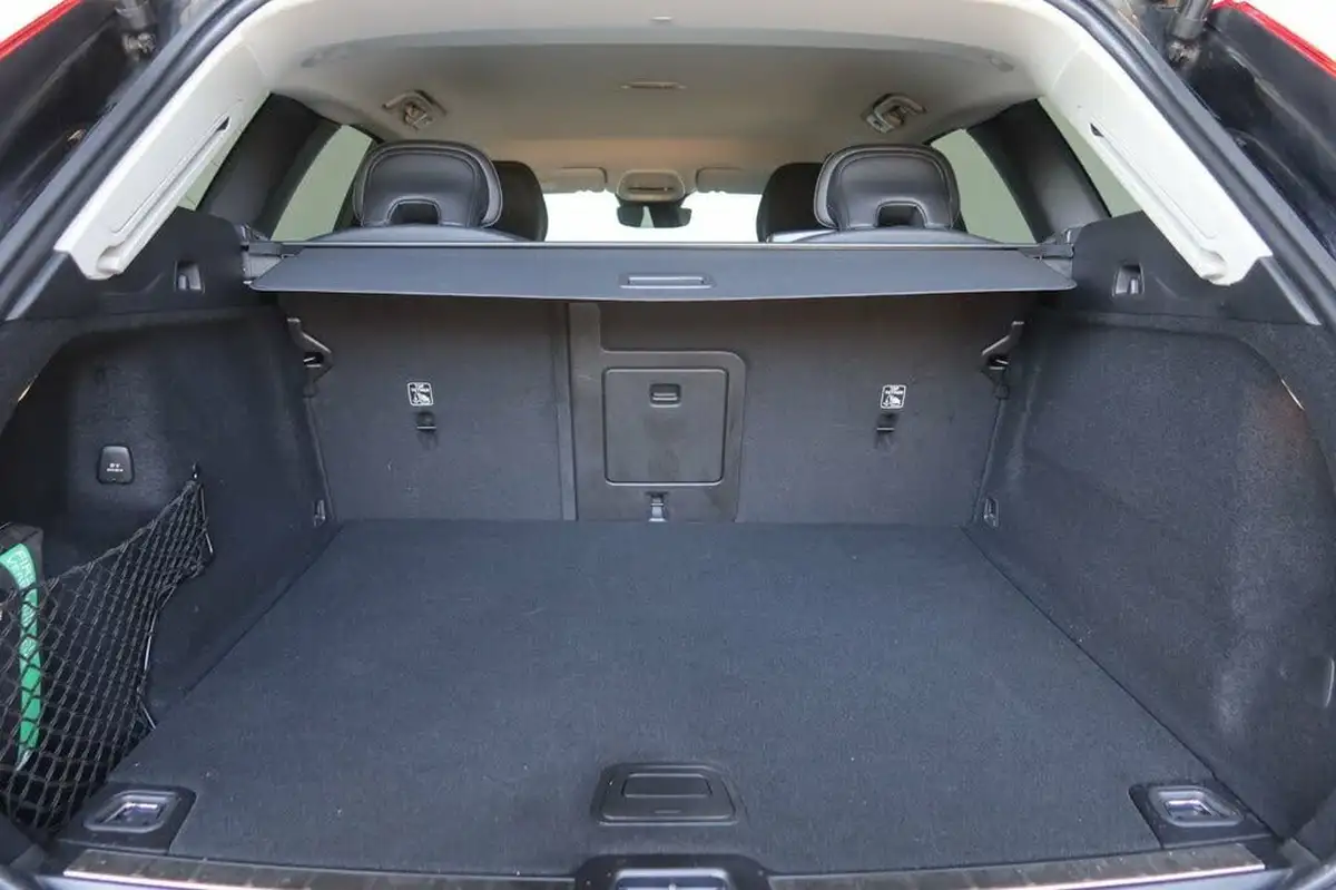 2021-volvo-xc60-20td-b4-momentum-awd-big-12