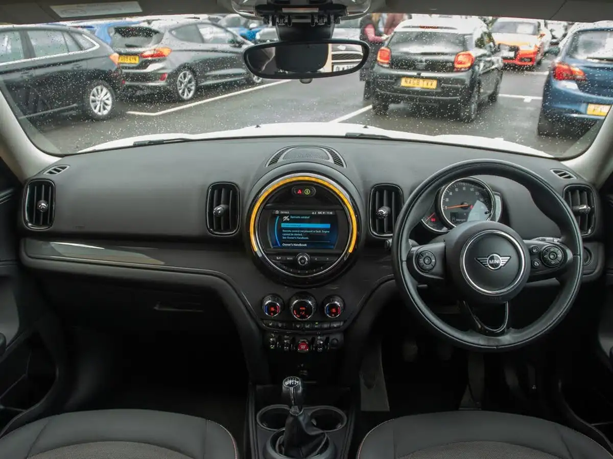2019-mini-countryman-15-cooper-classic-big-2