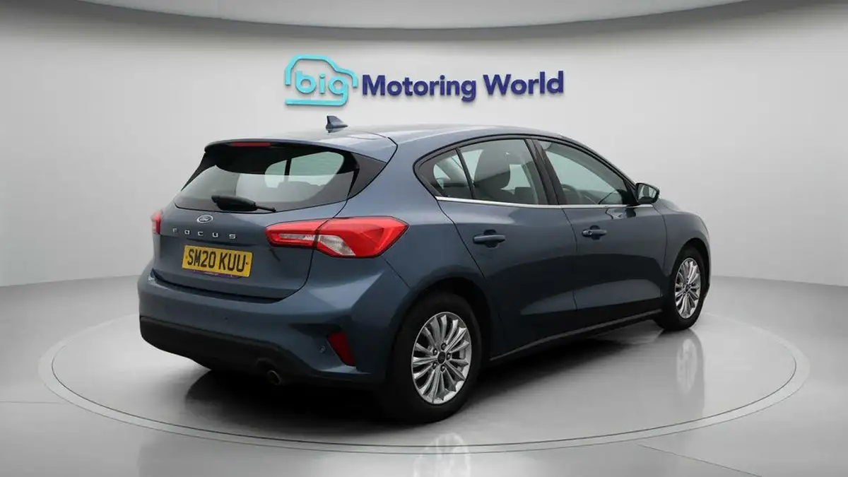 2020-ford-focus-15-titanium-hatchback-big-7
