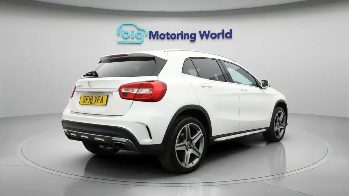 2018-mercedes-benz-gla-class-16-gla-200-amg-line-154bhp-big-7