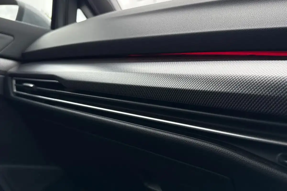 2025-volkswagen-golf-15-etsi-r-line-hatchback-big-36