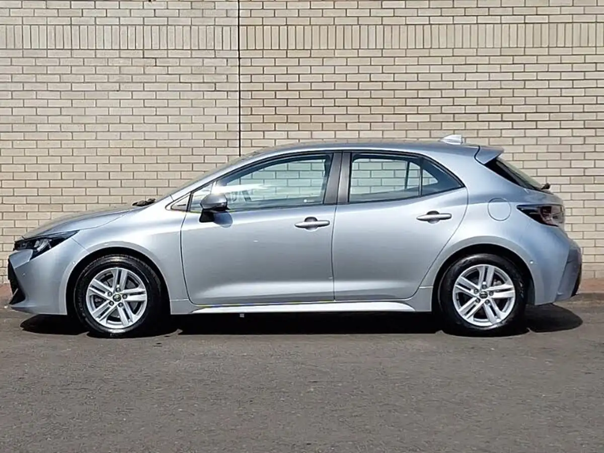 2022-toyota-corolla-20-vvt-i-icon-tech-hatchback-big-3