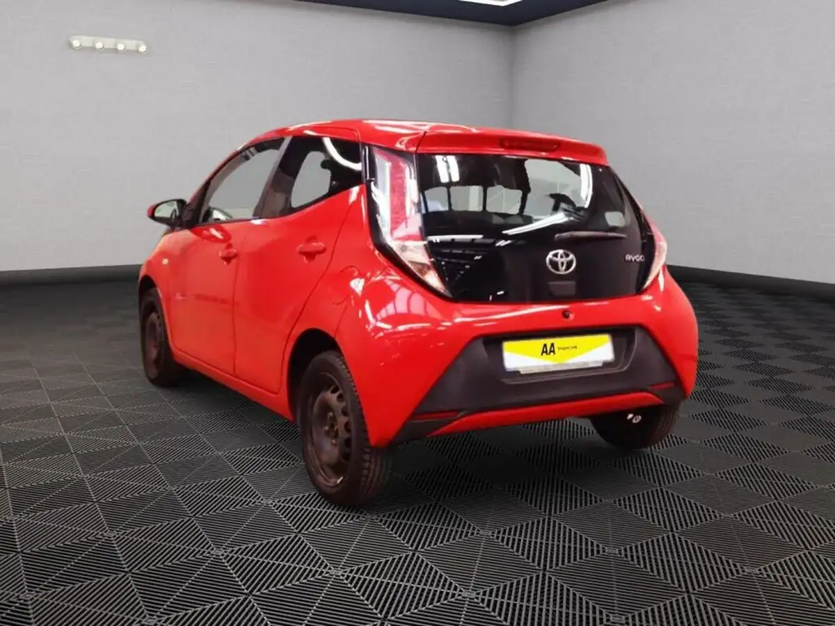 2015-toyota-aygo-10-vvt-i-x-play-5d-big-3