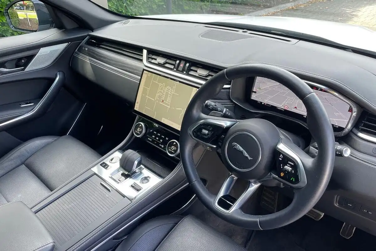 2023-jaguar-f-pace-20-d200-r-dynamic-se-black-big-41