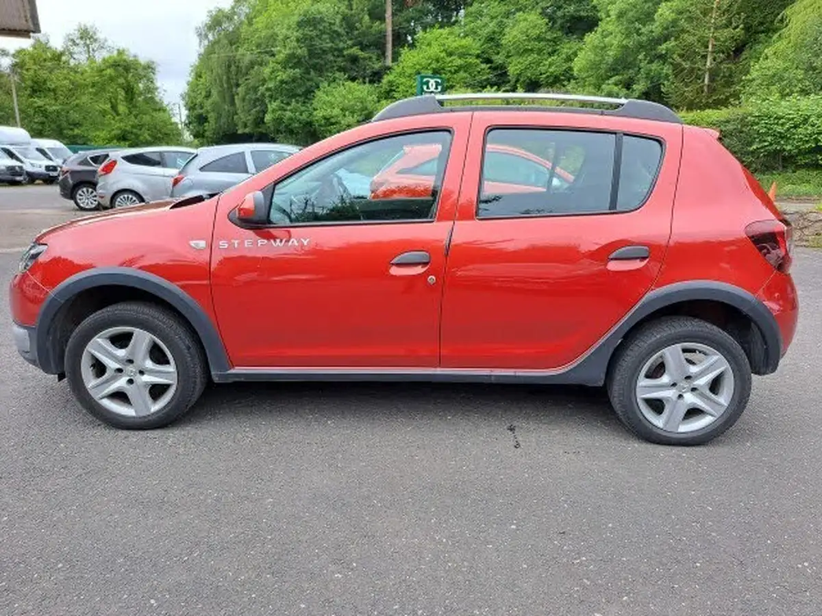 2013-dacia-sandero-stepway-09-laureate-big-6