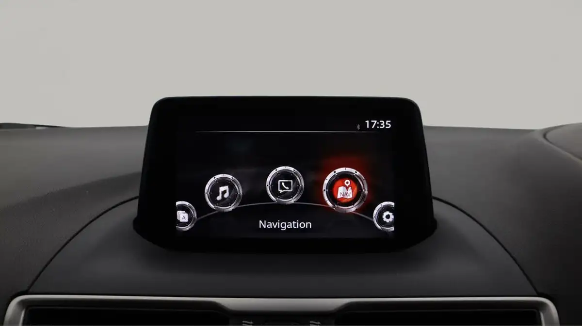 2018-mazda-mazda3-20-se-nav-big-11