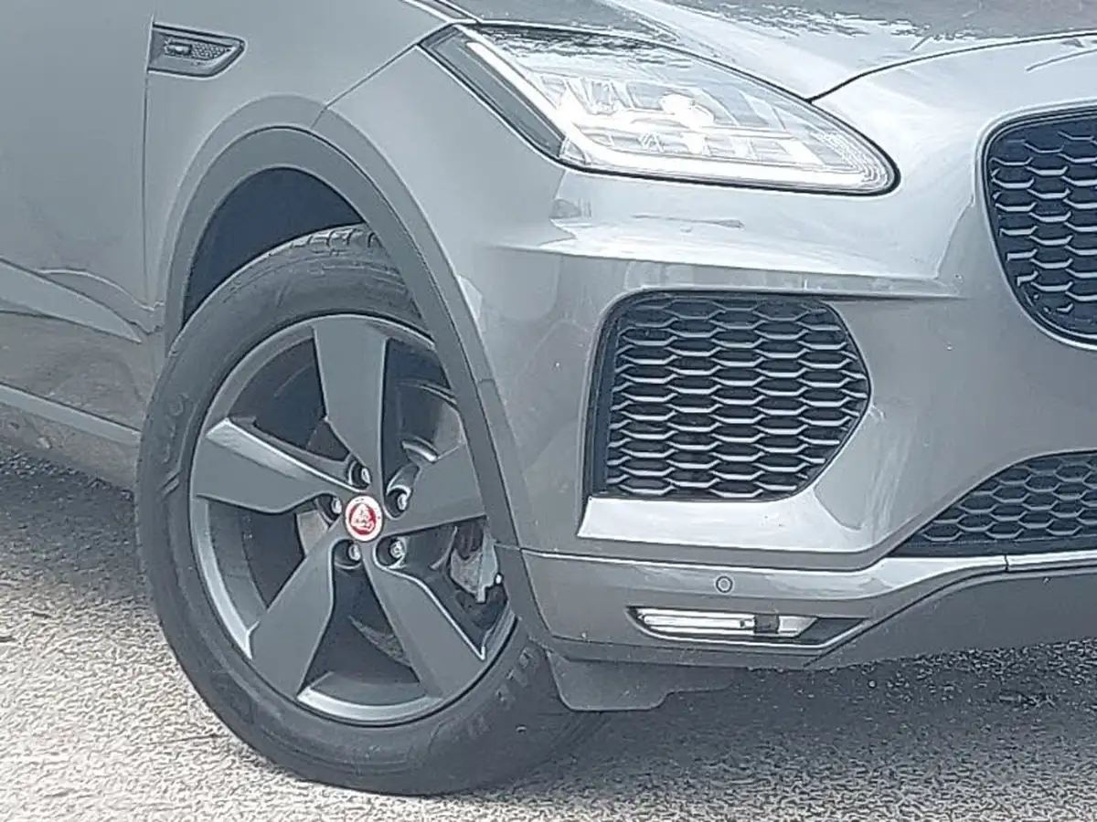 2020-jaguar-e-pace-20-i4d-chequered-flag-180ps-big-8