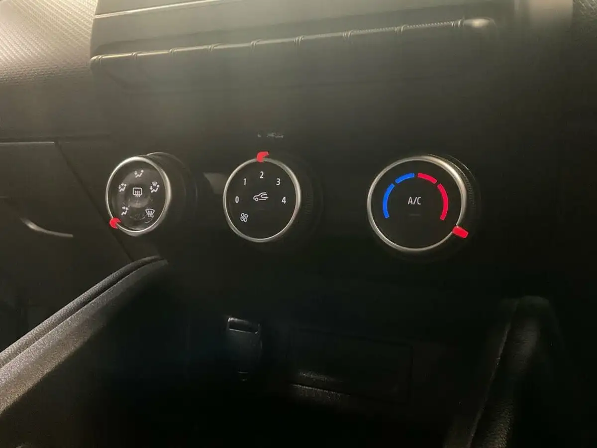 2020-renault-clio-10-sce-play-75bhp-big-44