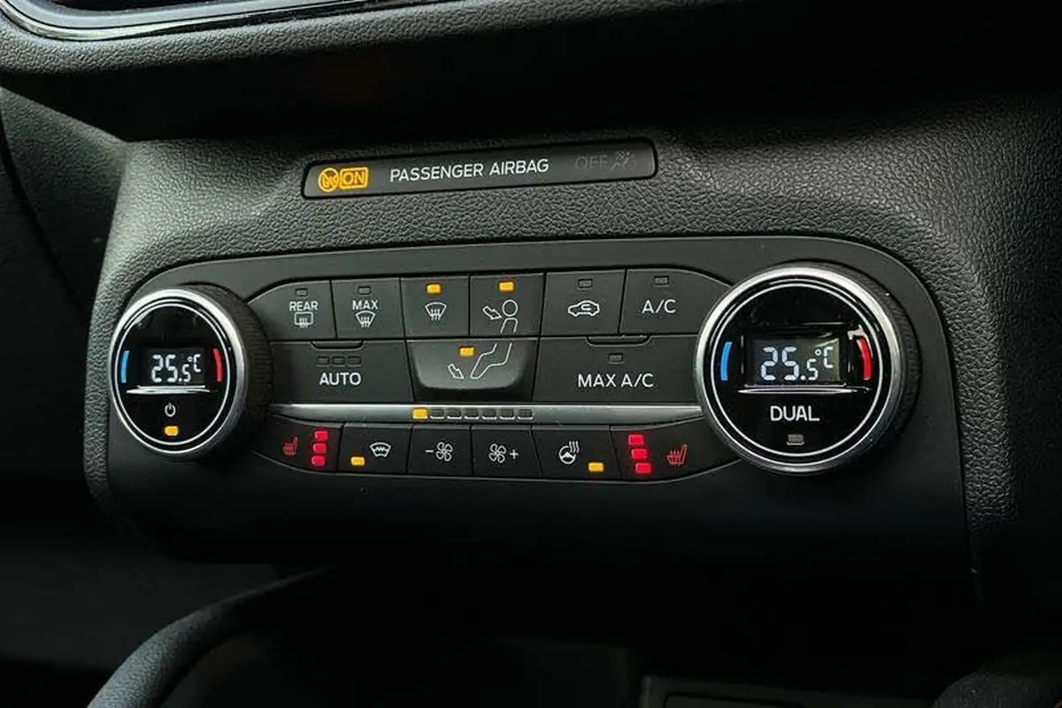2022-ford-kuga-big-30