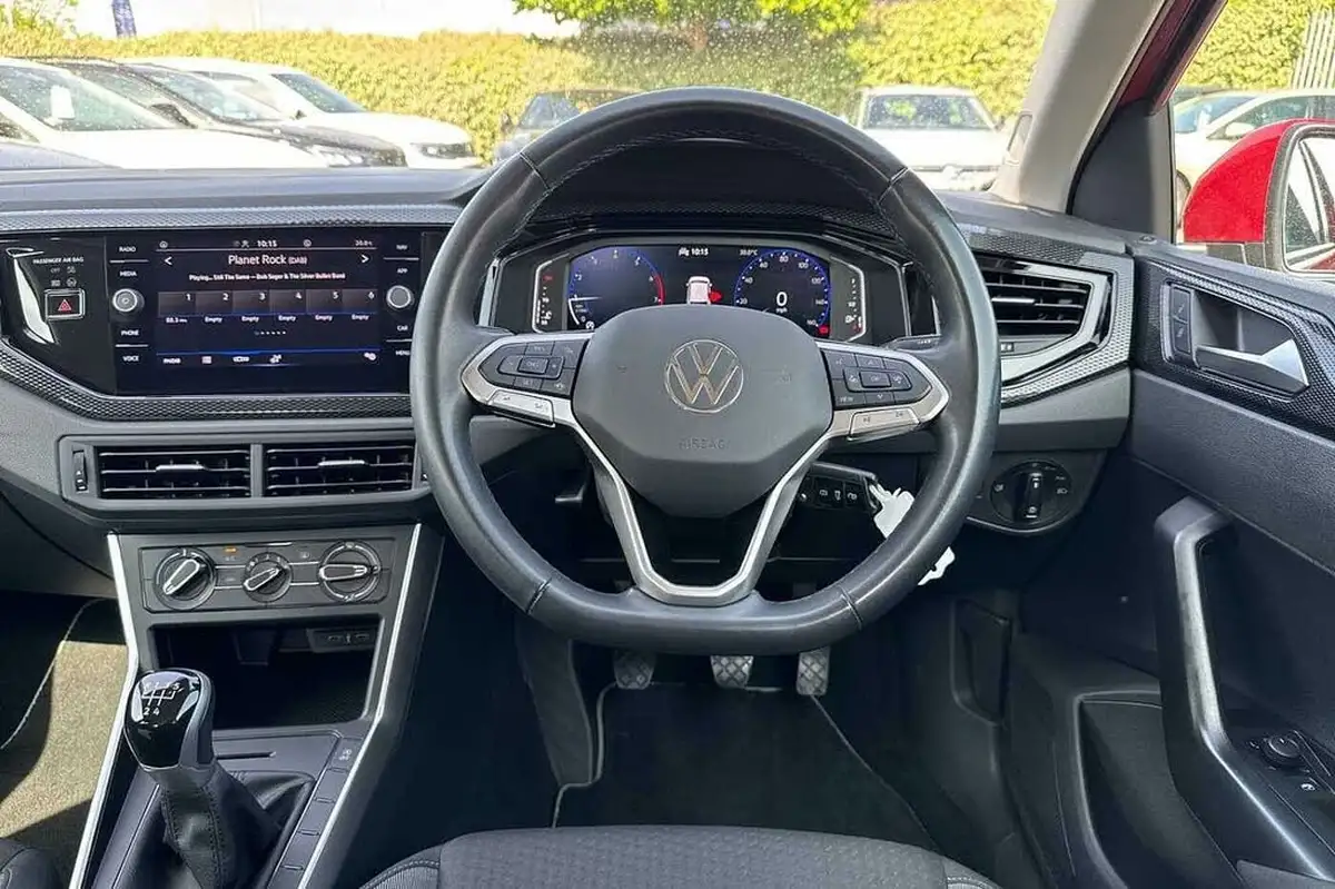 2022-volkswagen-polo-10-life-big-13
