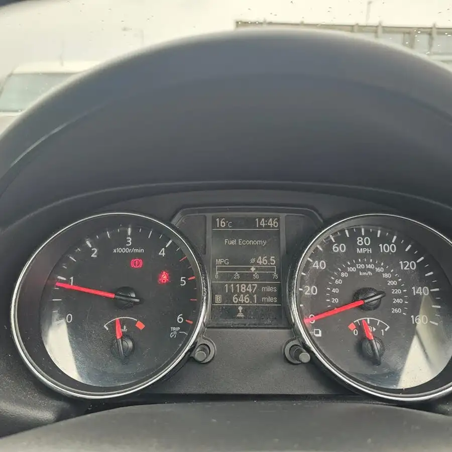 2011-nissan-qashqai-15td-n-tec-big-11