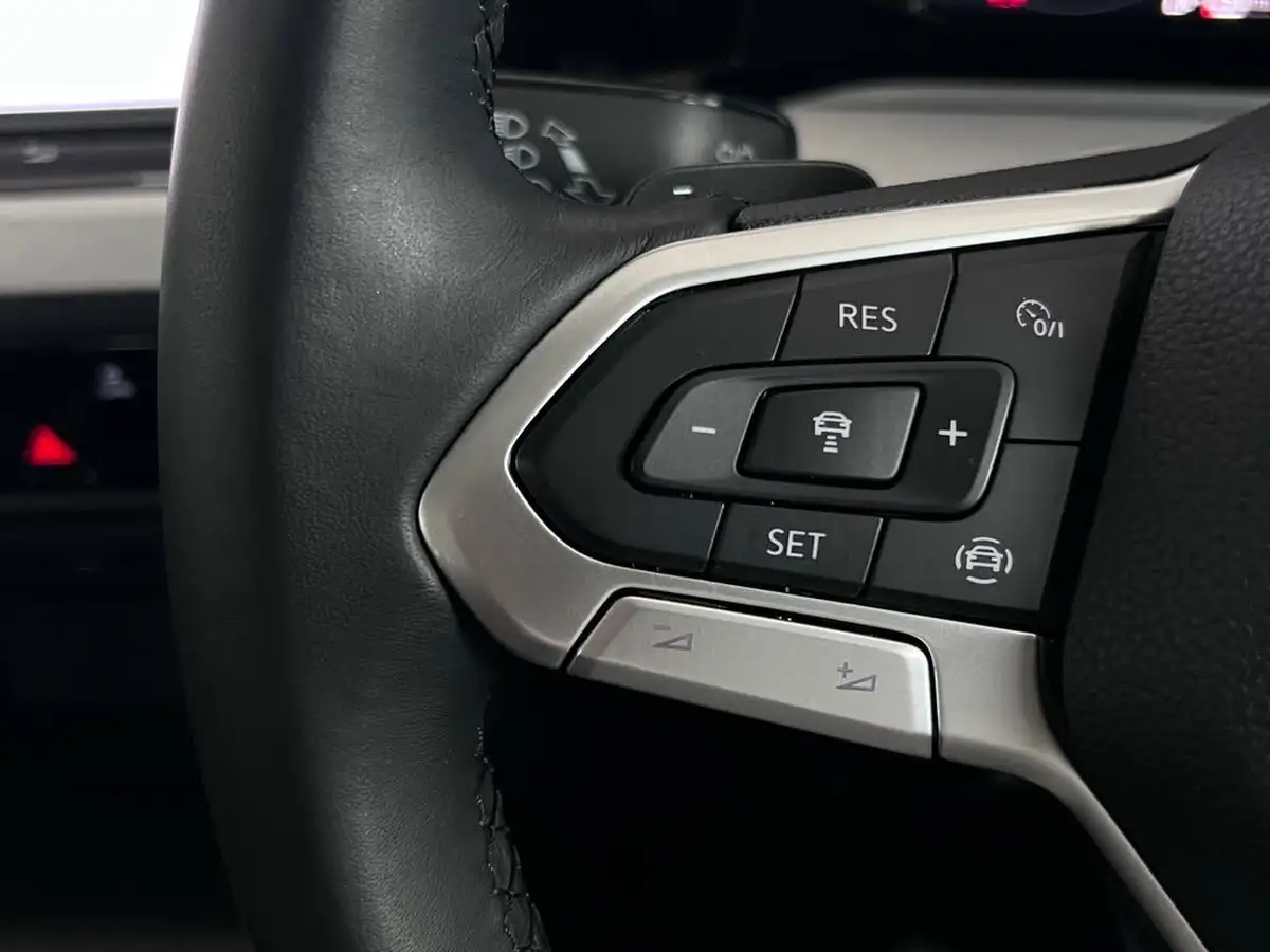 2021-volkswagen-golf-15-etsi-life-150ps-hatchback-big-19