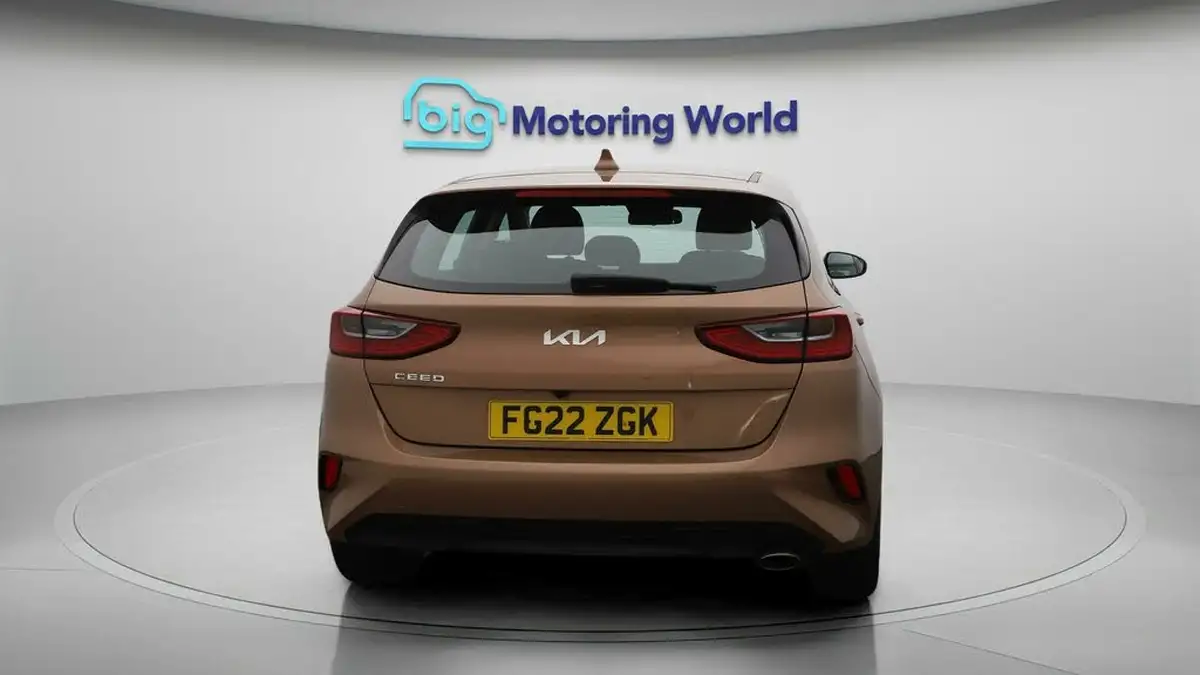 2021-kia-ceed-10-t-gdi-2-hatchback-big-6