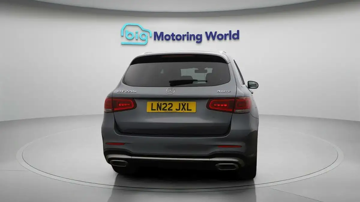 2022-mercedes-benz-glc-class-20d-glc220d-amg-line-195ps-station-wagon-5d-1950cc-4matic-plus-big-6