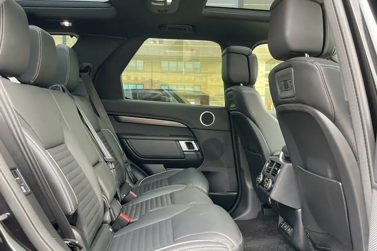 2024-land-rover-discovery-30-d300-metropolitan-edition-big-35