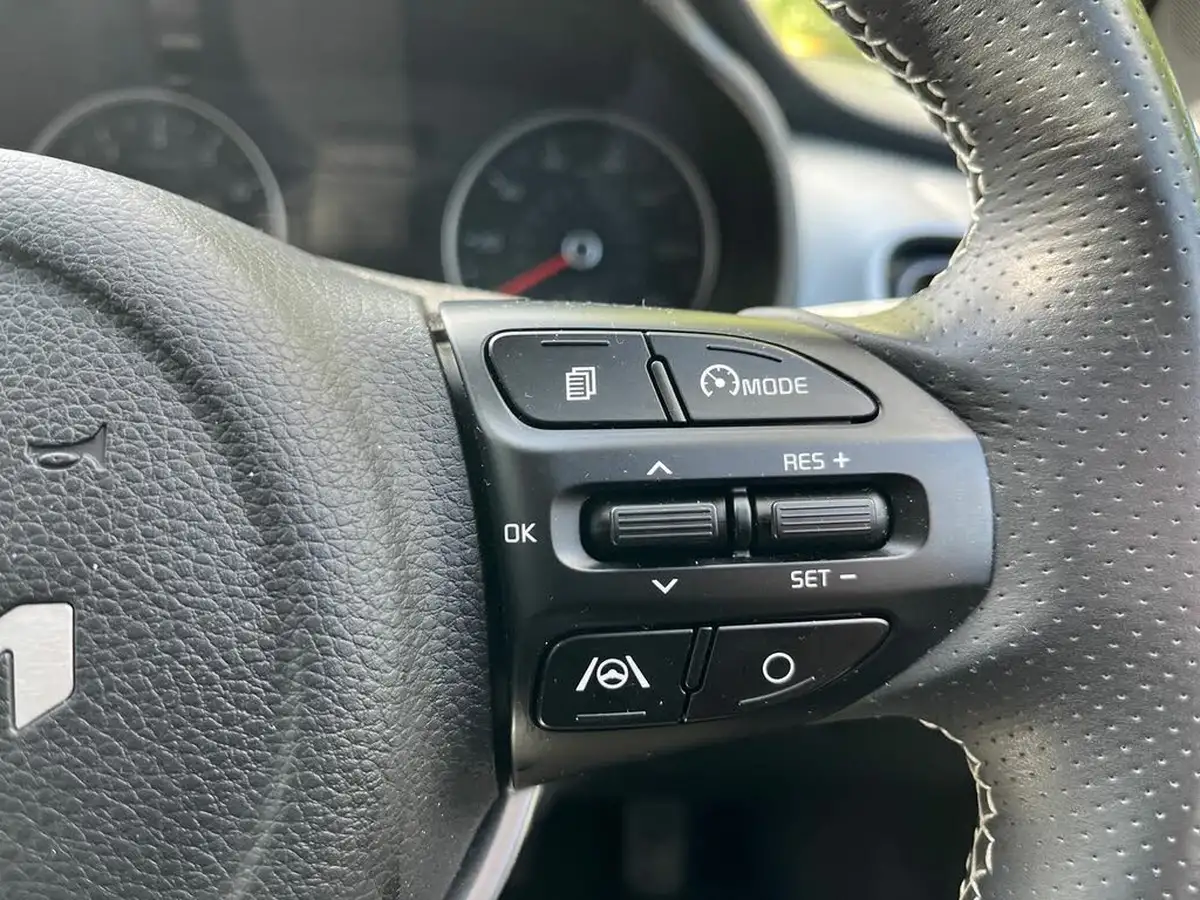 2022-kia-stonic-10-t-gdi-connect-big-24