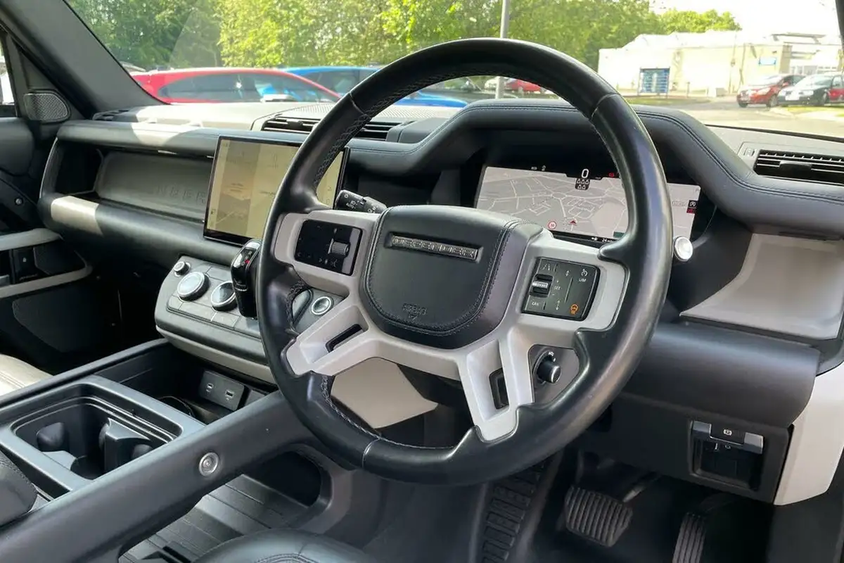 2022-land-rover-110-defender-30-d300-hse-big-32