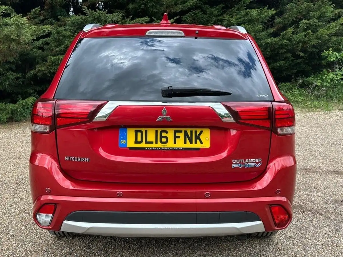 2016-mitsubishi-outlander-20-gx4hs-phev-big-4