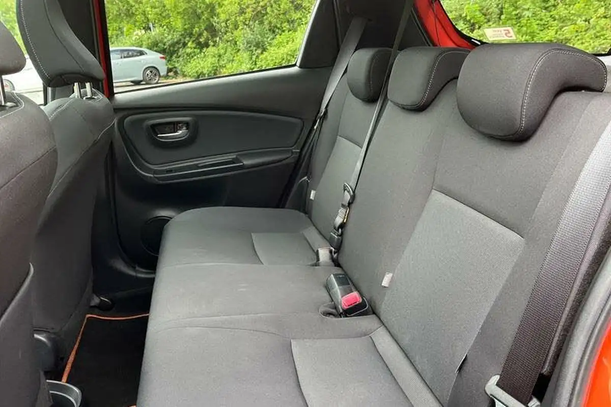 2016-toyota-yaris-15-vvt-i-orange-edition-hybrid-big-34