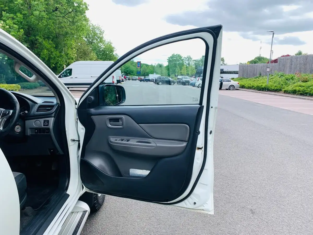 2019-mitsubishi-l200-24di-d-4life-eu6b-double-pickup-big-13
