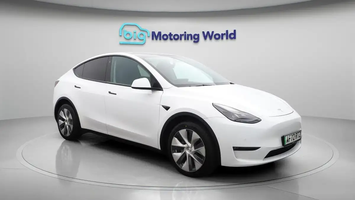 2022-tesla-model-y-e-long-range-big-1