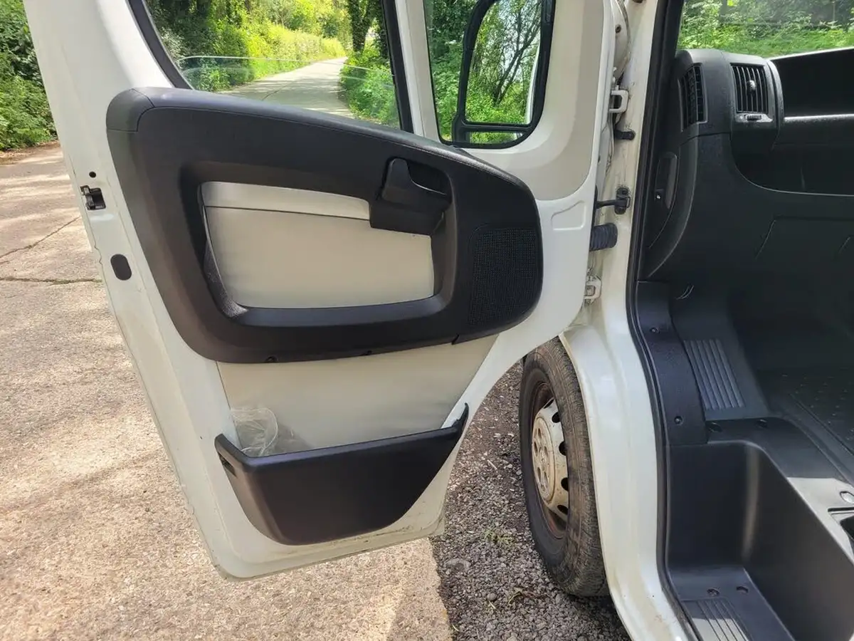 2019-peugeot-boxer-20-bluehdi-professional-435-l3h2-130-big-21