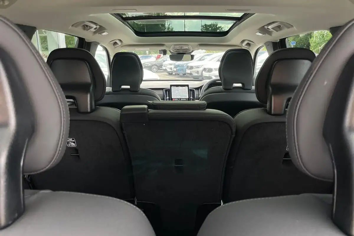 2025-volvo-xc90-20-b5-plus-big-23
