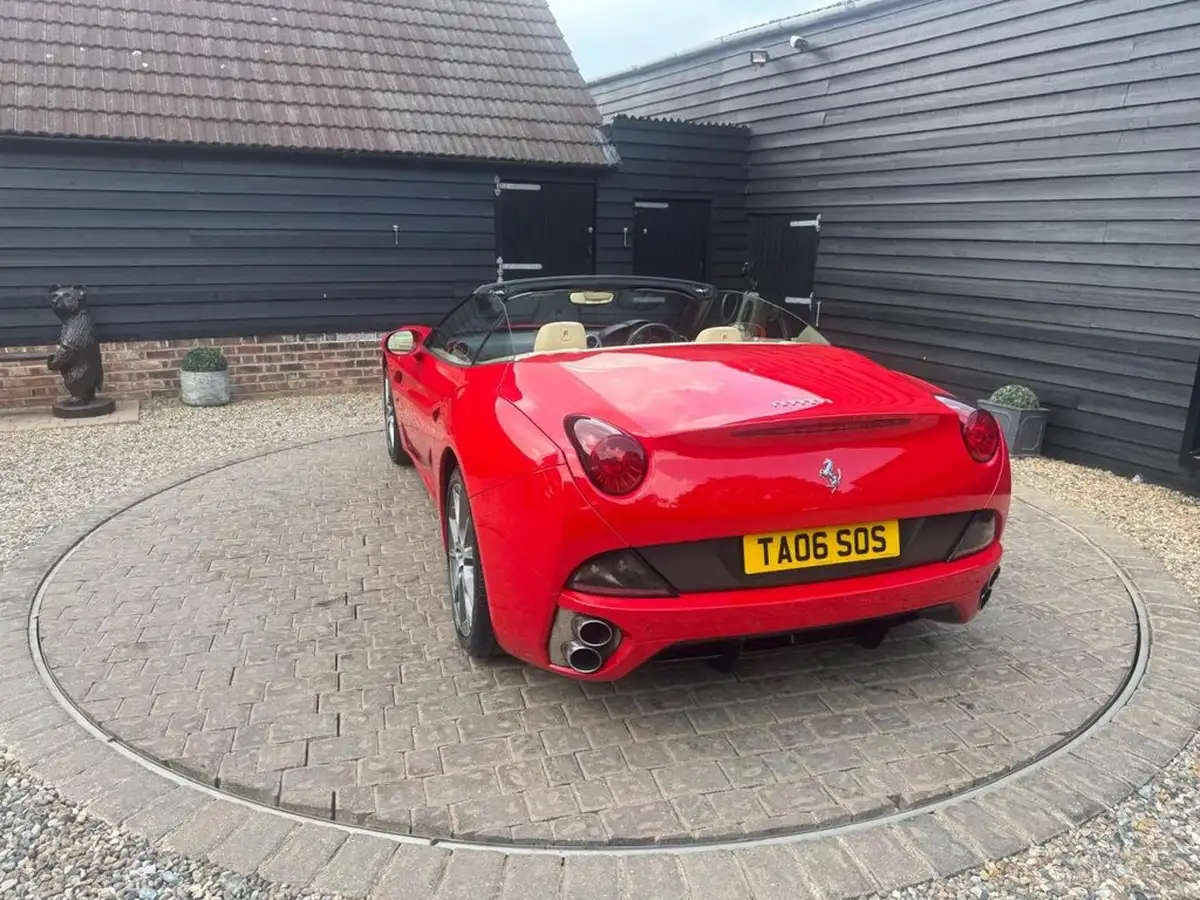 2010-ferrari-california-43-big-3