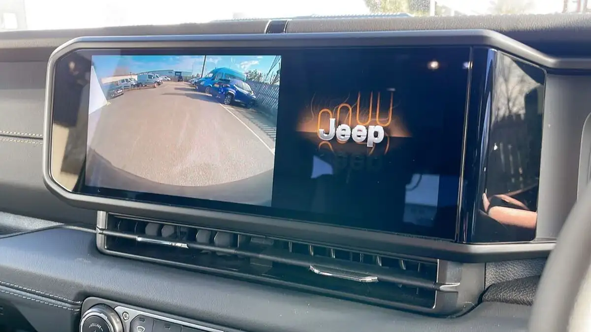 2024-jeep-wrangler-20-gme-sahara-big-8