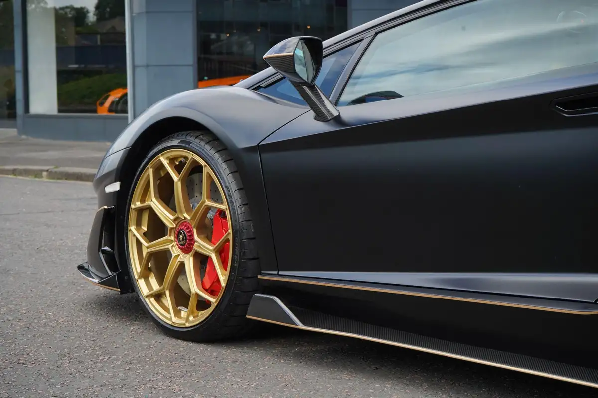 2019-lamborghini-aventador-65-svj-big-12