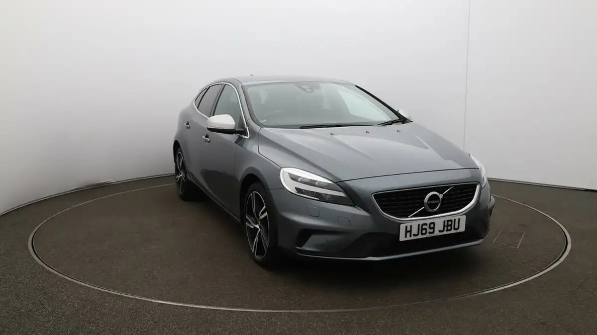 2019-volvo-v40-20-t2-r-design-edition-big-23