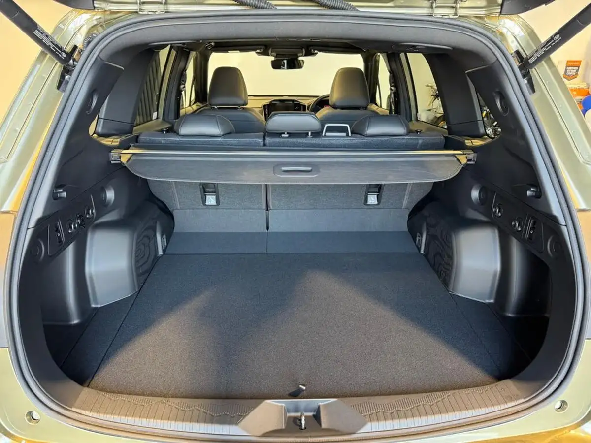 2025-subaru-forester-20-e-boxer-touring-big-35