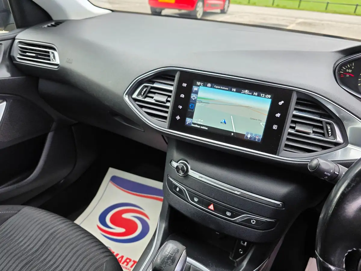 2014-peugeot-308-16hdi-active-big-27