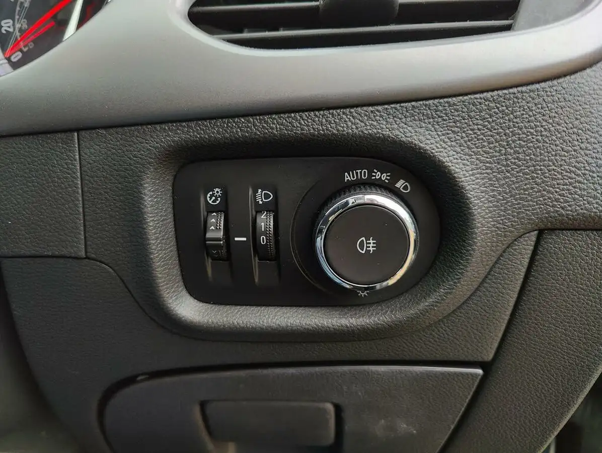 2015-vauxhall-astra-14i-16v-turbo-energy-big-26