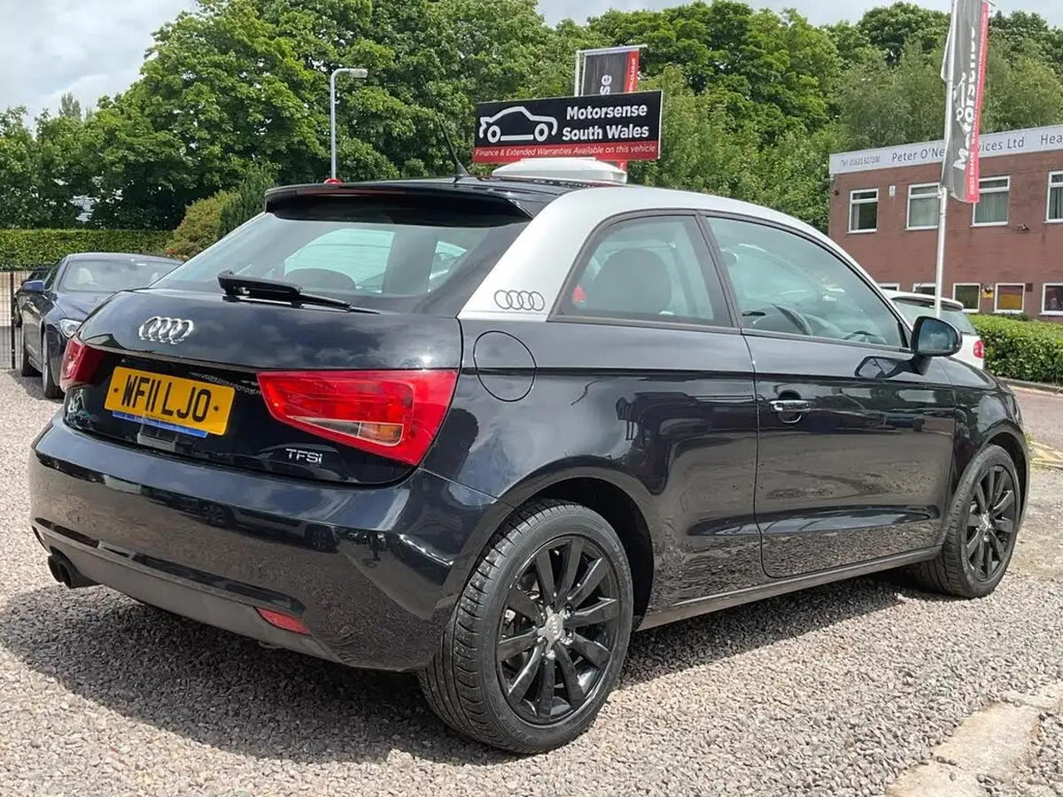 2011-audi-a1-14-sport-tfsi-hatchback-3d-big-4