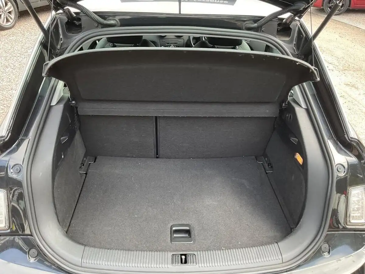 2011-audi-a1-14-sport-tfsi-hatchback-3d-big-28