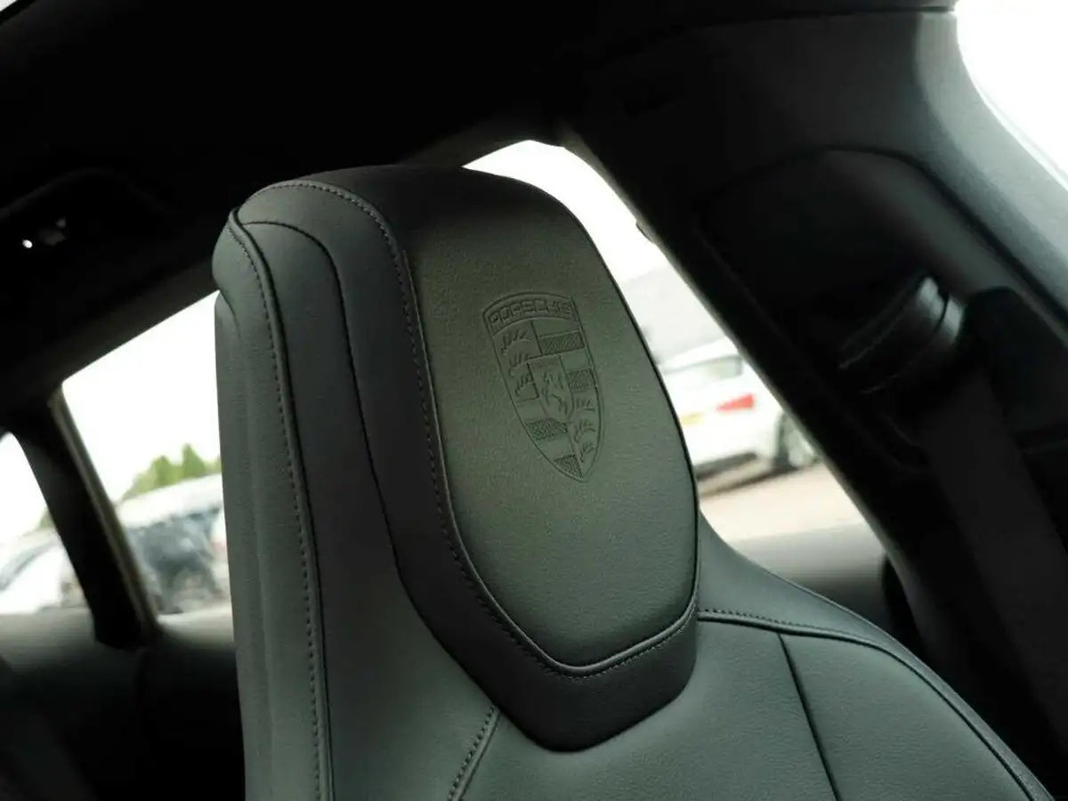 2024-porsche-taycan-e-sport-turismo-408ps-big-21
