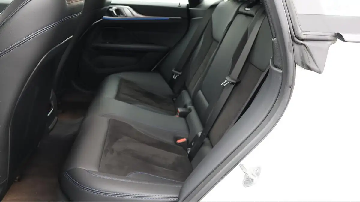 2022-bmw-i4-e-edrive40-m-sport-big-16