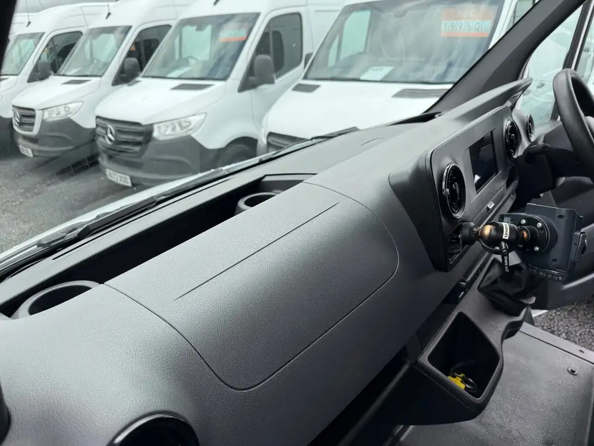 2018-mercedes-benz-sprinter-21cdi-311-l2h1-panel-van-rwd-eco-gear-360-big-30