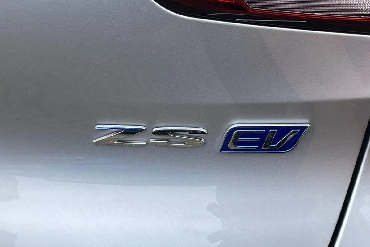 2024-mg-zs-suv-e-trophy-connect-ev-156ps-long-range-big-25