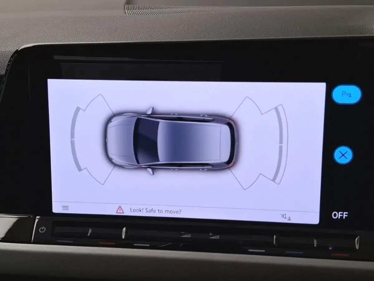 2023-volkswagen-golf-10-tsi-life-hatchback-big-10